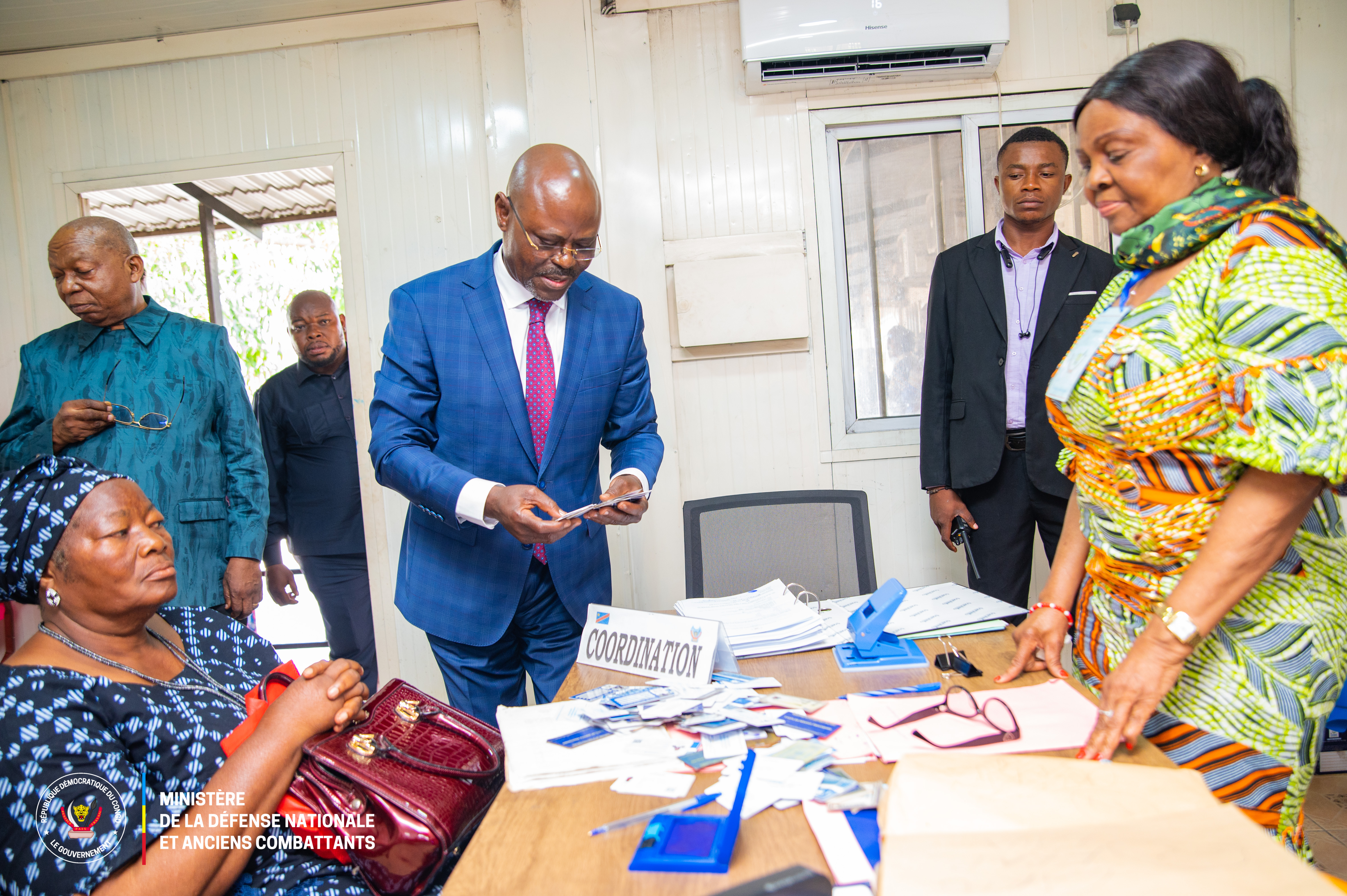RDC – Défense : contrôle de 2.241 dossiers civils, plus de 50 % d’irrégularités relevées, le VPM Guy Kabombo promet des sanctions après les travaux de la commission ad hoc de l’IGF et des FARDC