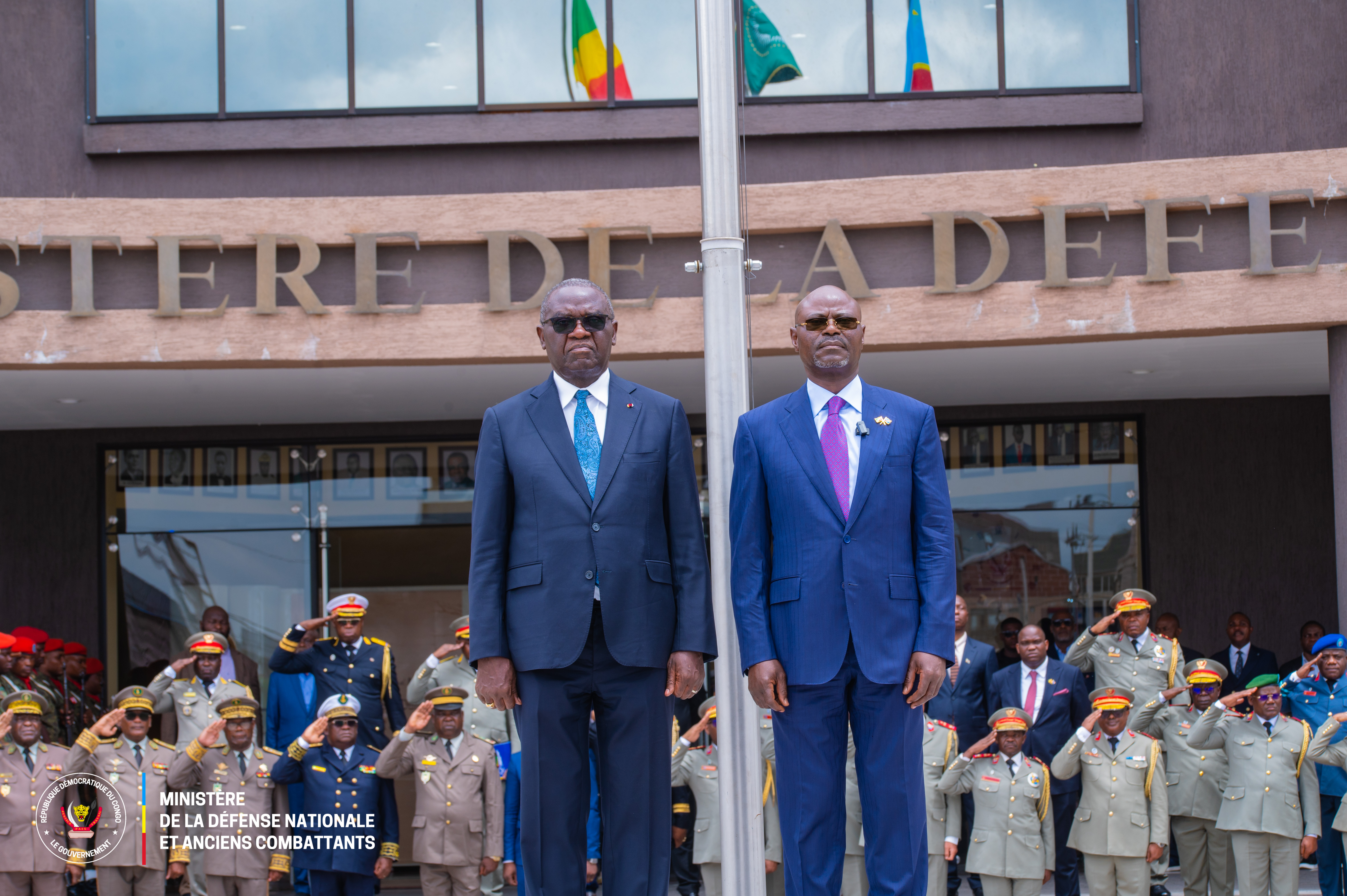 RDC–Congo-Brazzaville : en visite à Kinshasa, Charles Richard Mondjo et Guy Kabombo Muadiamvita consolident le partenariat militaire et la coordination sécuritaire aux frontières
