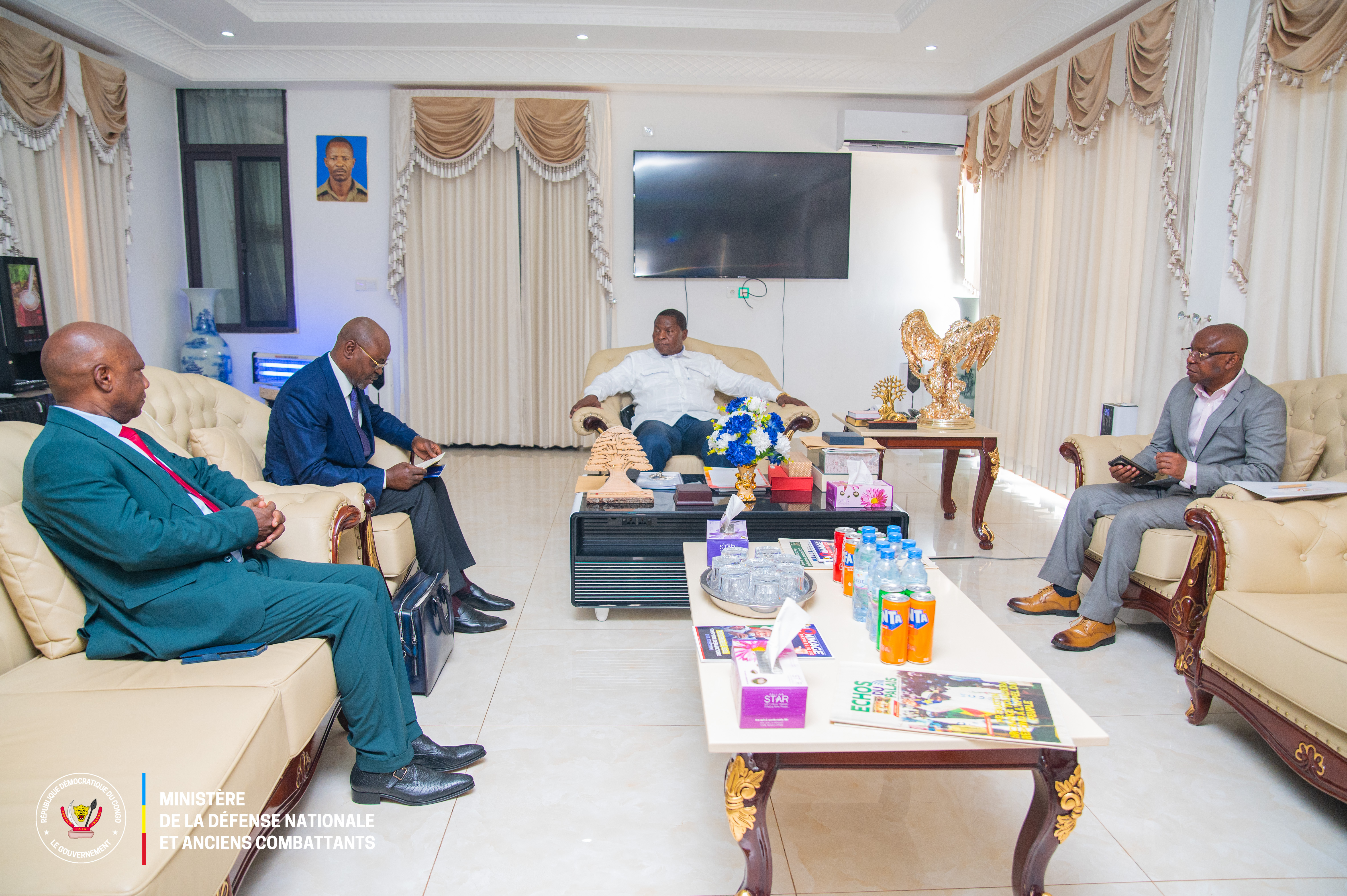 Bangui : émissaire de Félix Tshisekedi, le VPM Guy Kabombo reçu par le président Touadéra pour renforcer la coopération sécuritaire RDC–RCA face aux menaces transfrontalières 