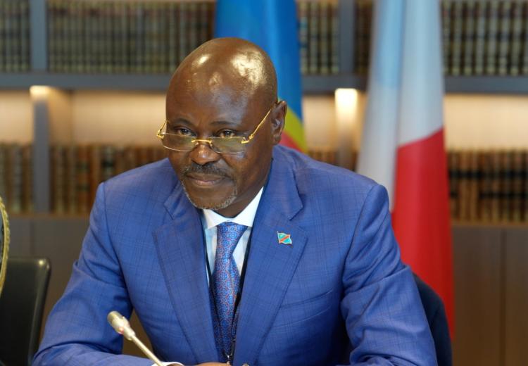 Coopération militaire : en mission à Paris, le VPM de la Défense Guy Kabombo Muandiavita enchaîne les échanges institutionnels au DGRIS, à l’Assemblée nationale française et à l’École militaire